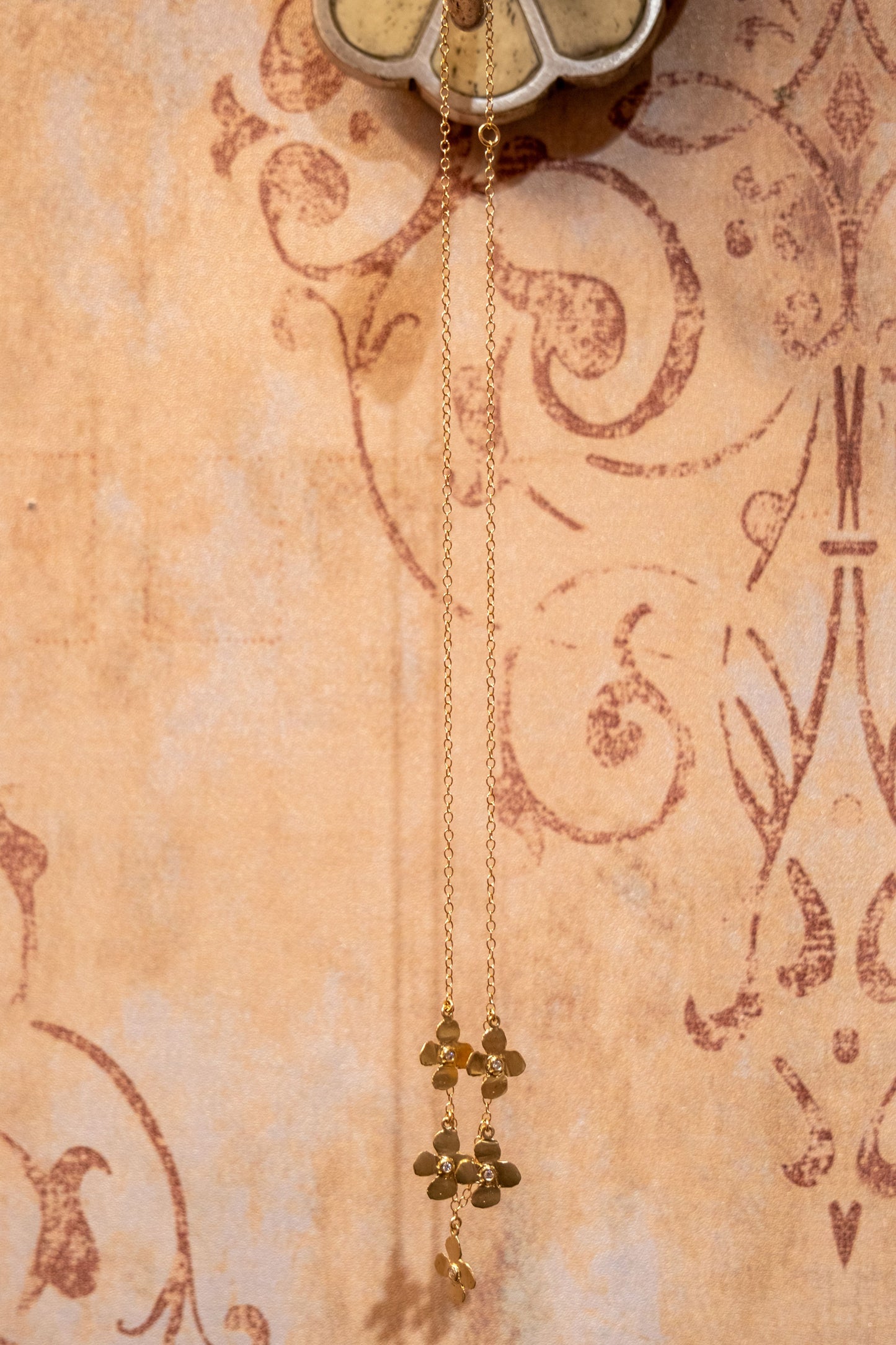 VC 5 SMALL HYDRANGEA DANGLE NECKLACE