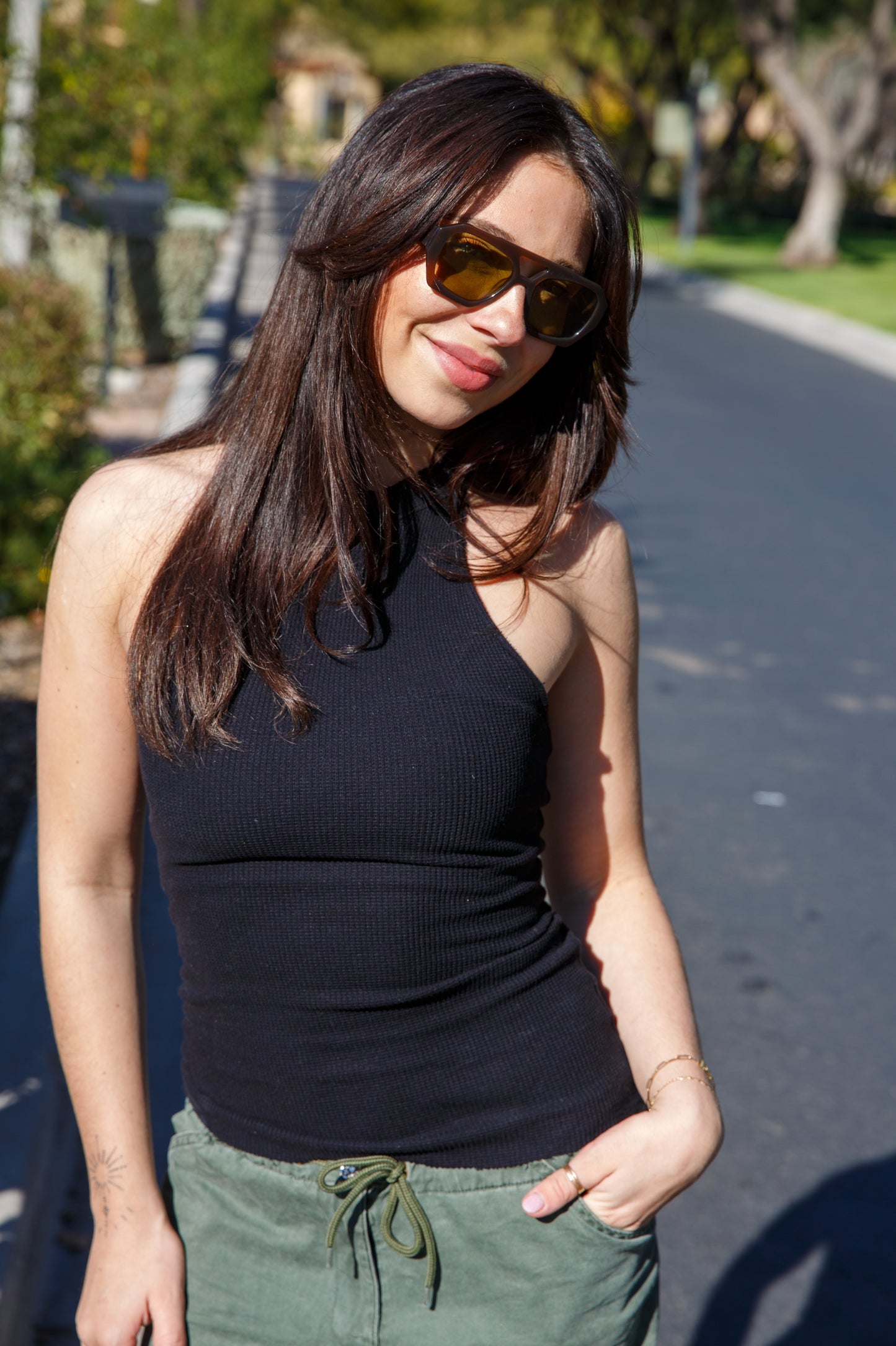 SLEEVELESS MOCK NECK - BLACK