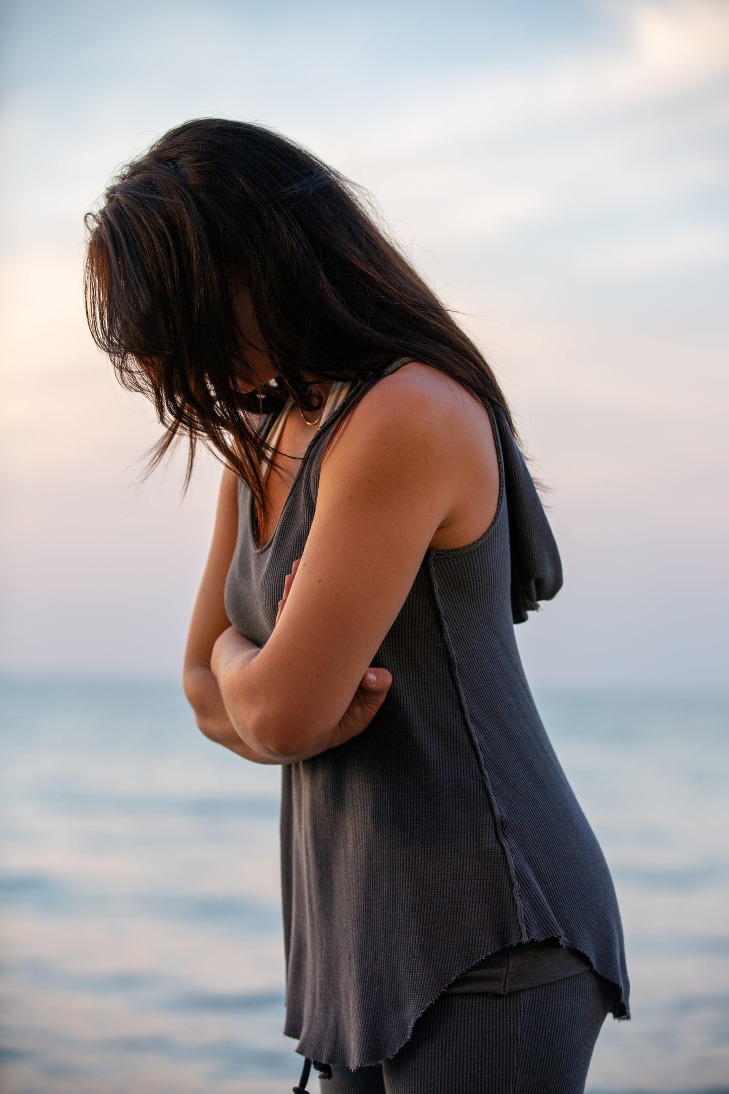 THERMAL HOODED DROPTAIL TANK-CHARCOAL