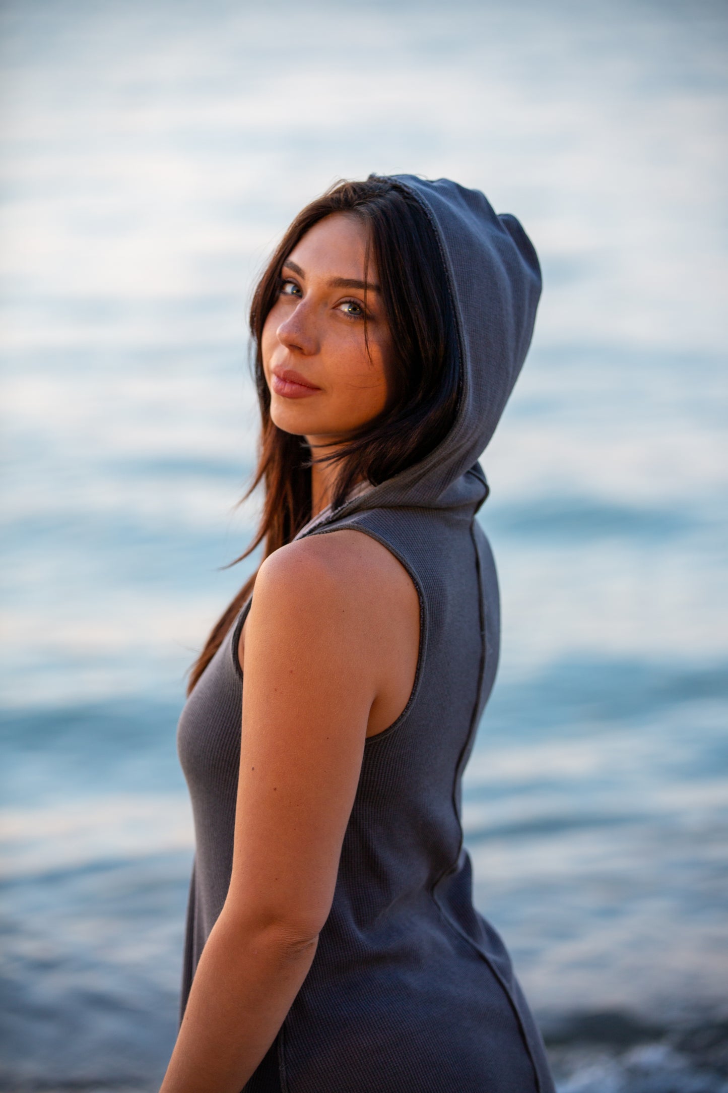 THERMAL HOODED DROPTAIL TANK-CHARCOAL