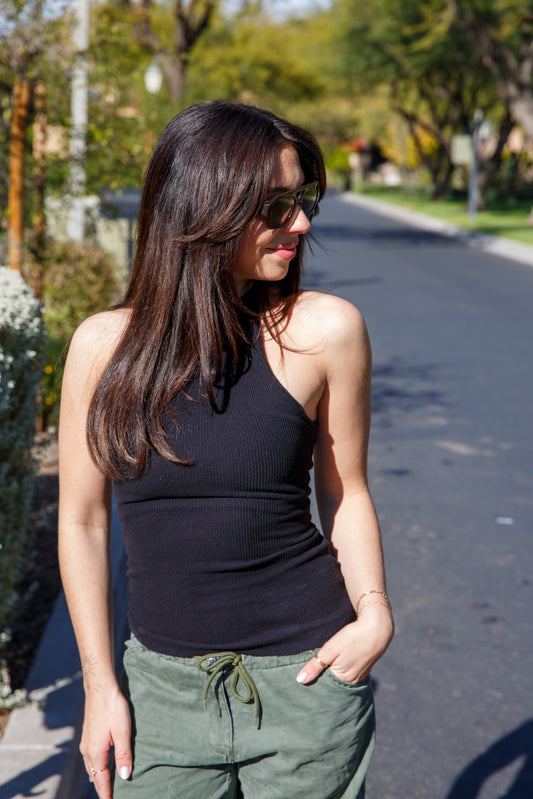 SLEEVELESS MOCK NECK - BLACK