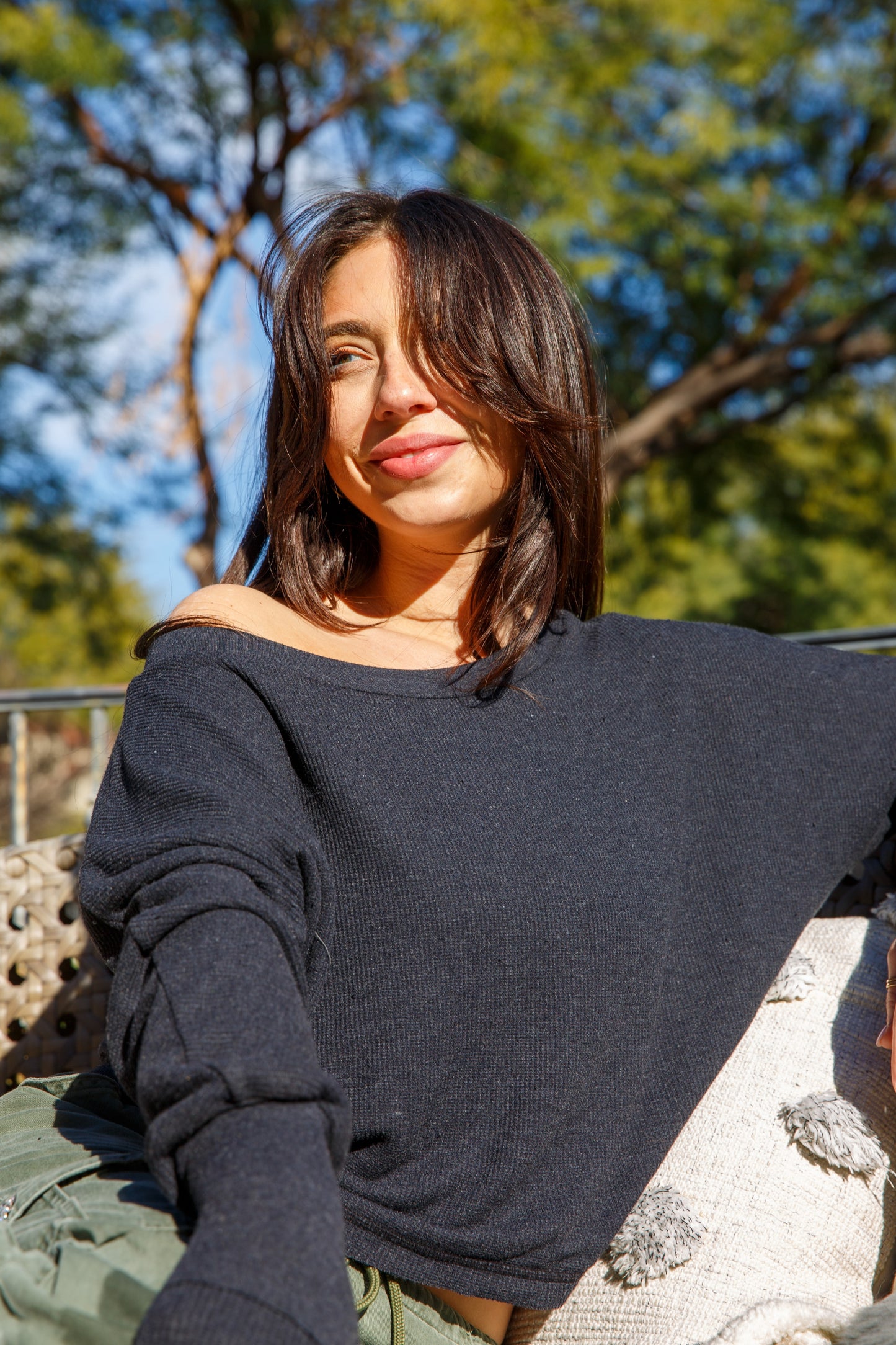 OFF SHOULDER SWEATSHIRT - BLACK