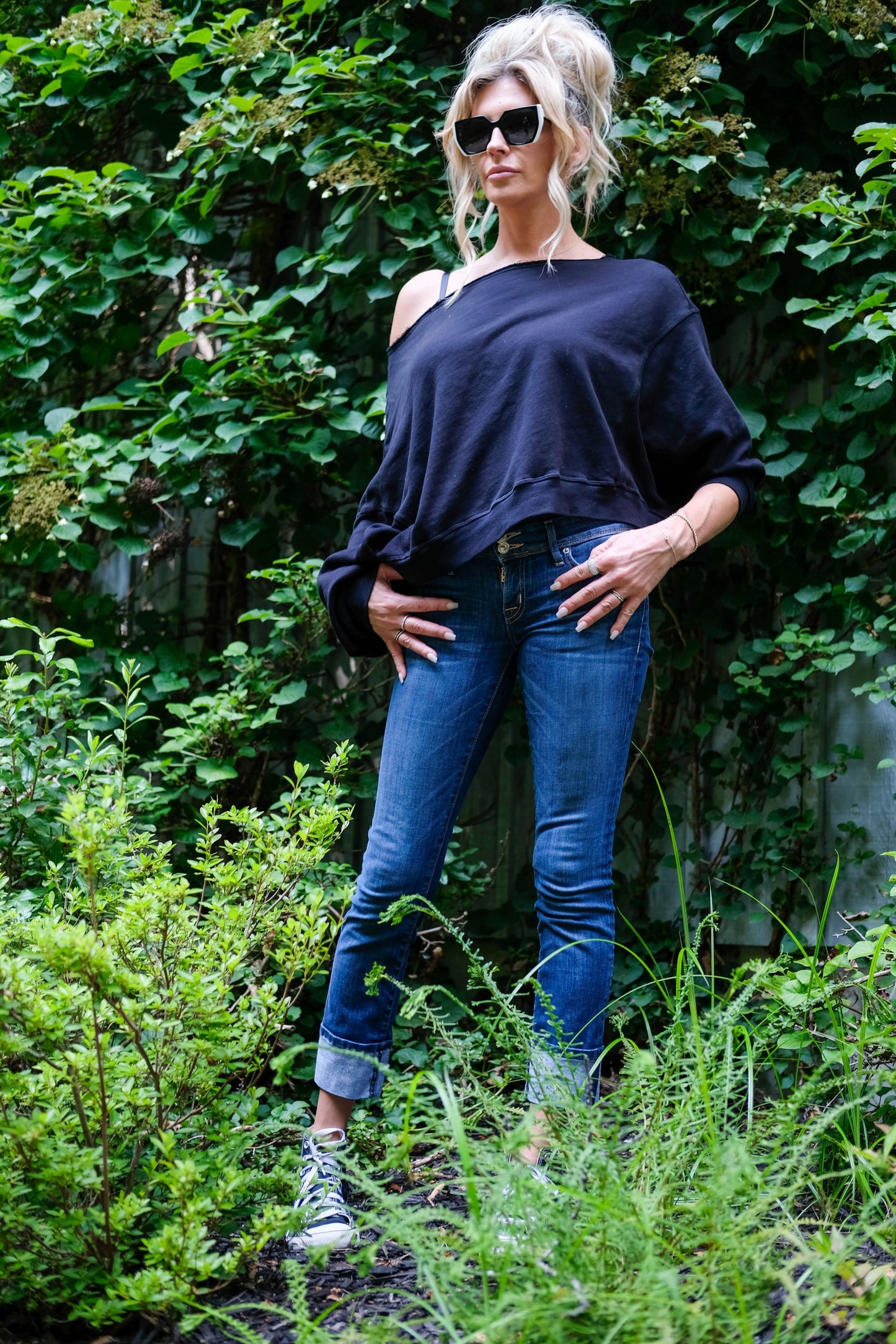 LACE-BACK SWEATSHIRT - BLACK