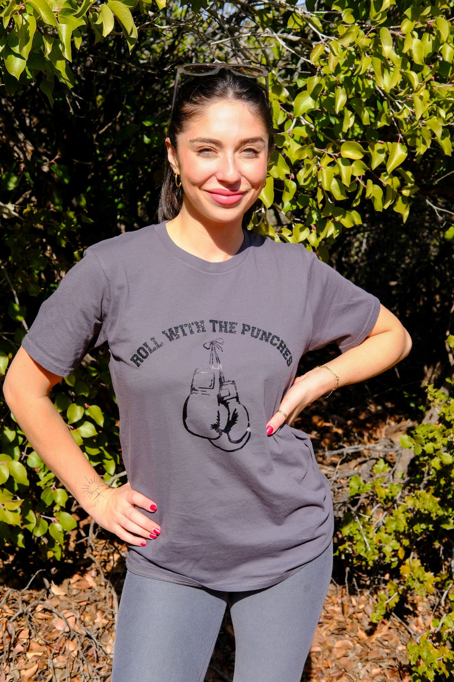 ROLL W/ THE PUNCHES GLITTER BOXING TEE-VINTAGE BLACK