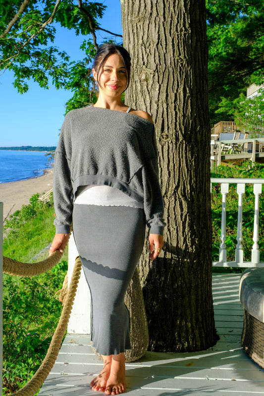 TEA LENGTH REVERSED SEAM SKIRT - CHARCOAL