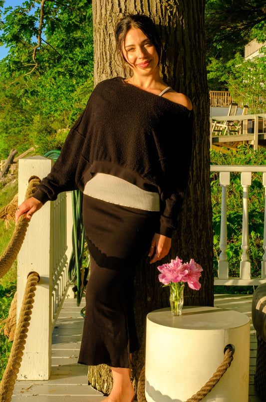 TEA LENGTH REVERSED SEAM SKIRT - BLACK