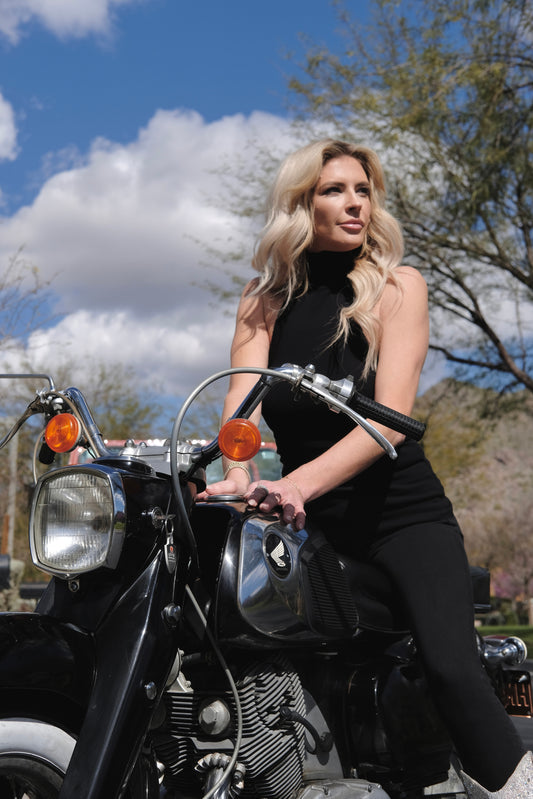 SLEEVELESS TURTLENECK - BLACK