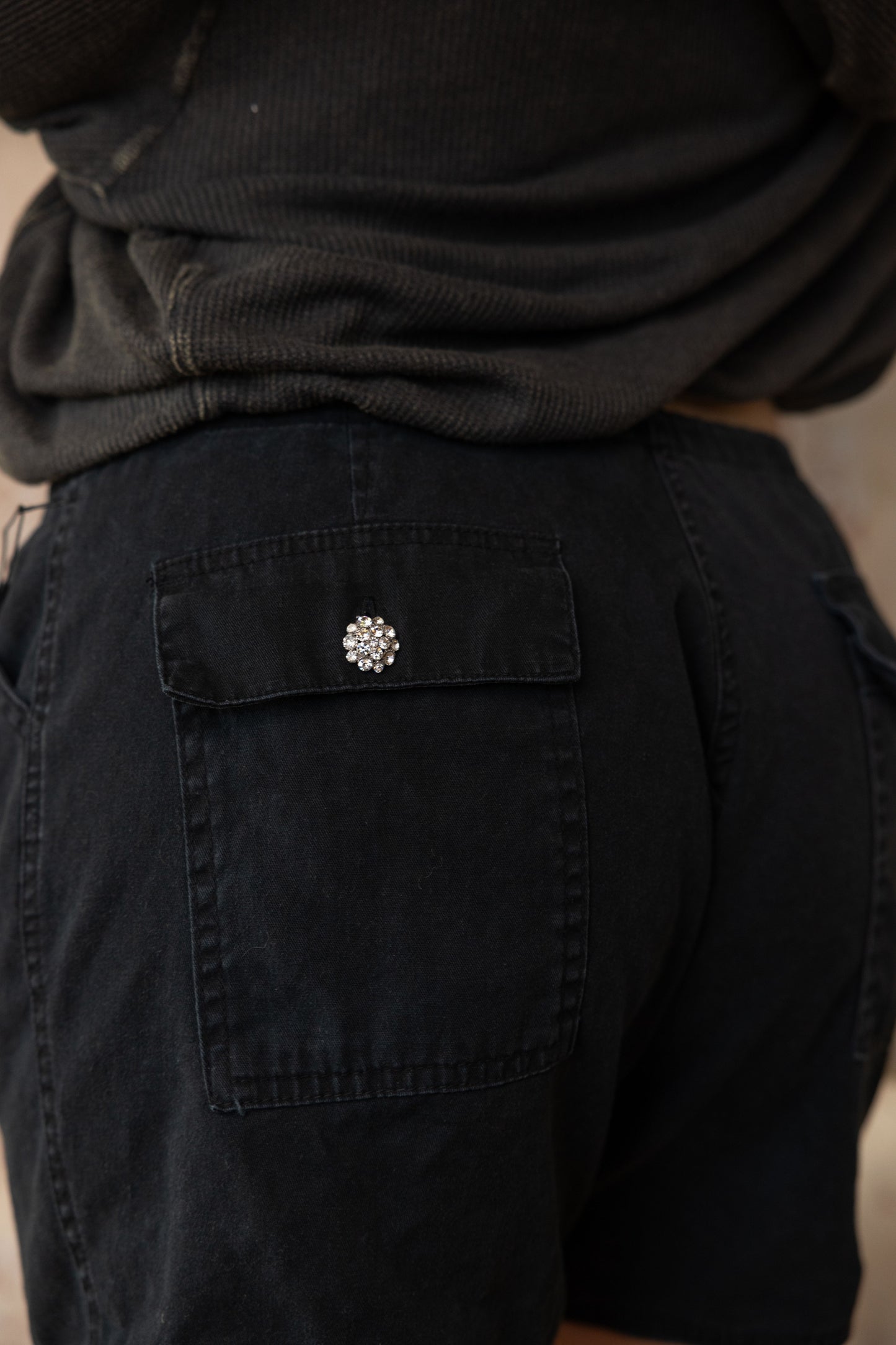 R&R CARGO SHORT W/ CRYSTAL BUTTONS - BLACK