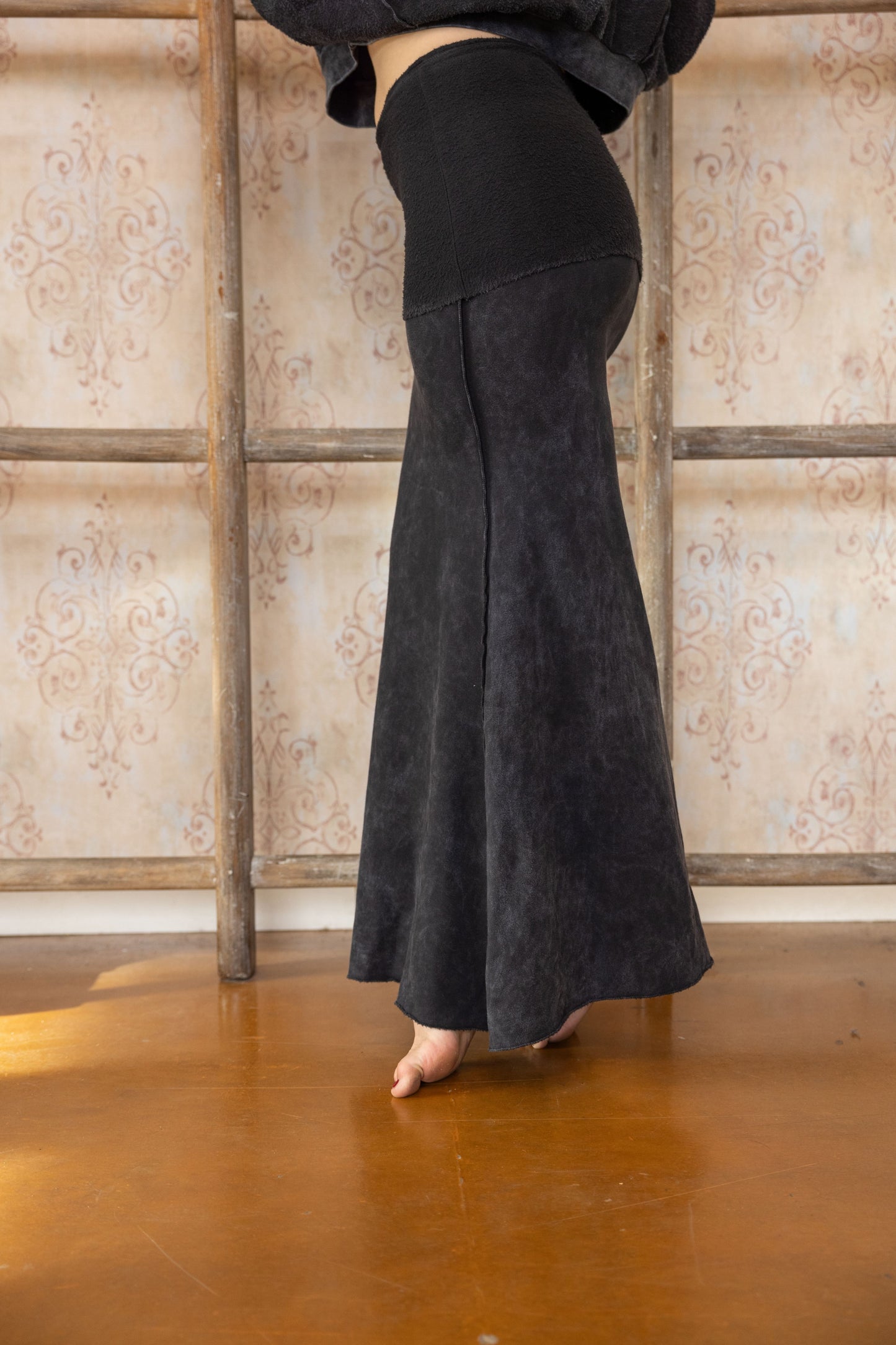 ROLLOVER FLEECE SKIRT-VINTAGE BLACK