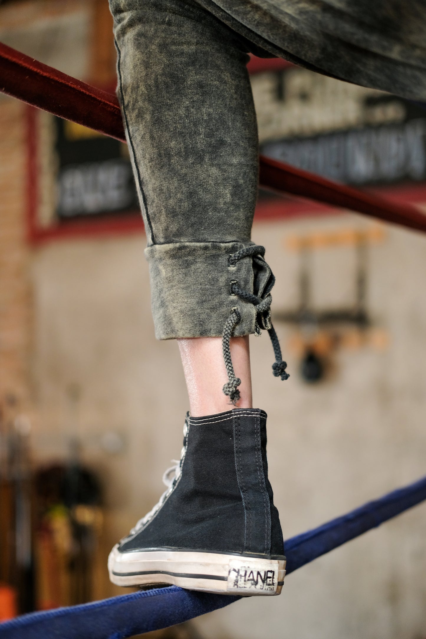 JOGGER WITH LACE BACK CUFF - VINTAGE ARMY