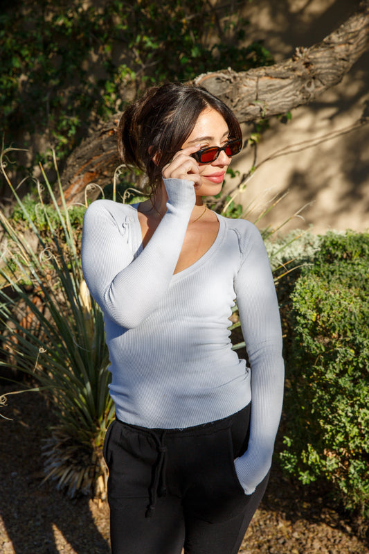THUMBHOLE V-NECK TEE - ANTIQUE