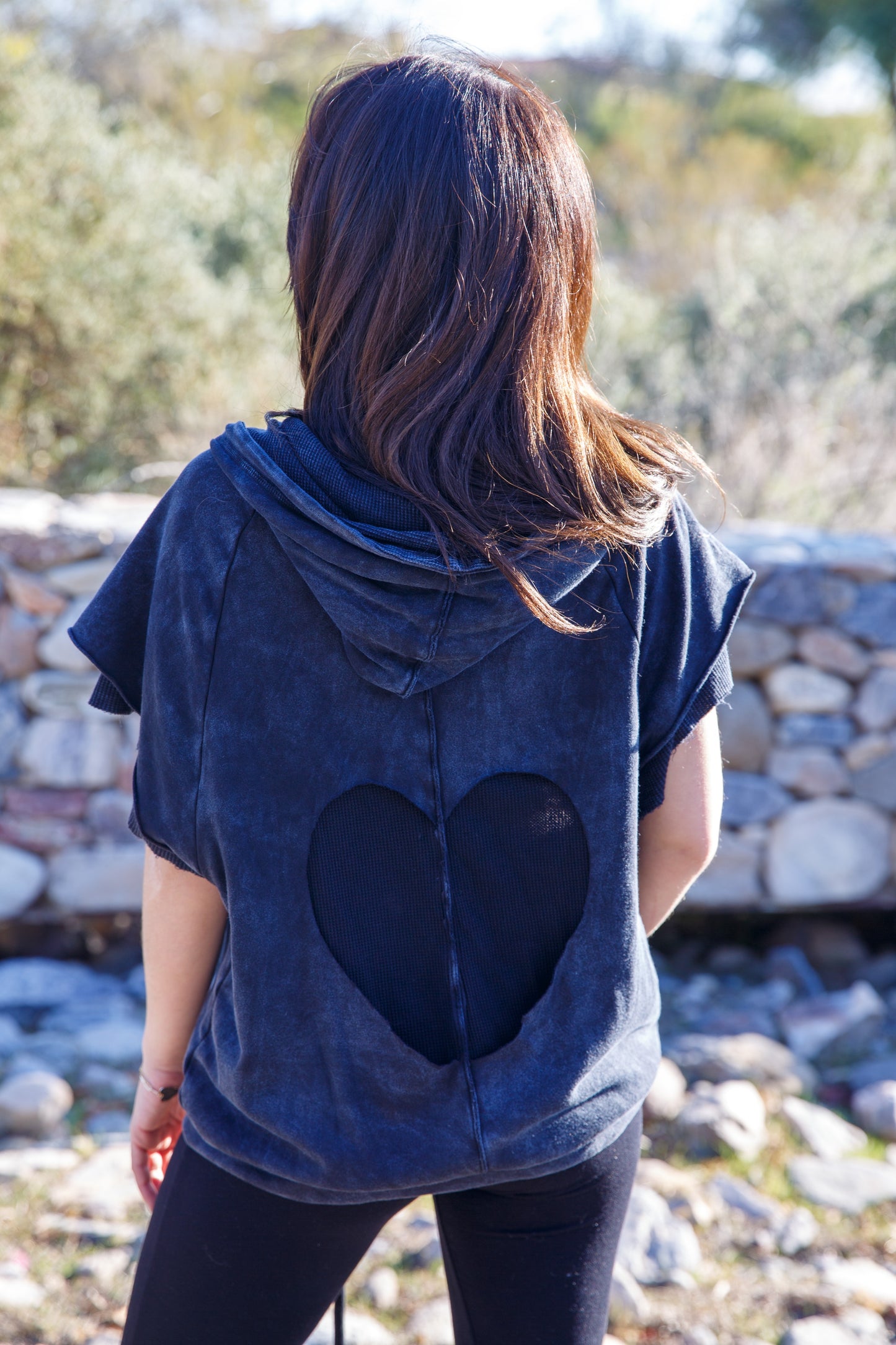 CUT OFF SWEATSHIRT  W/ HEART - VINTAGE BLACK