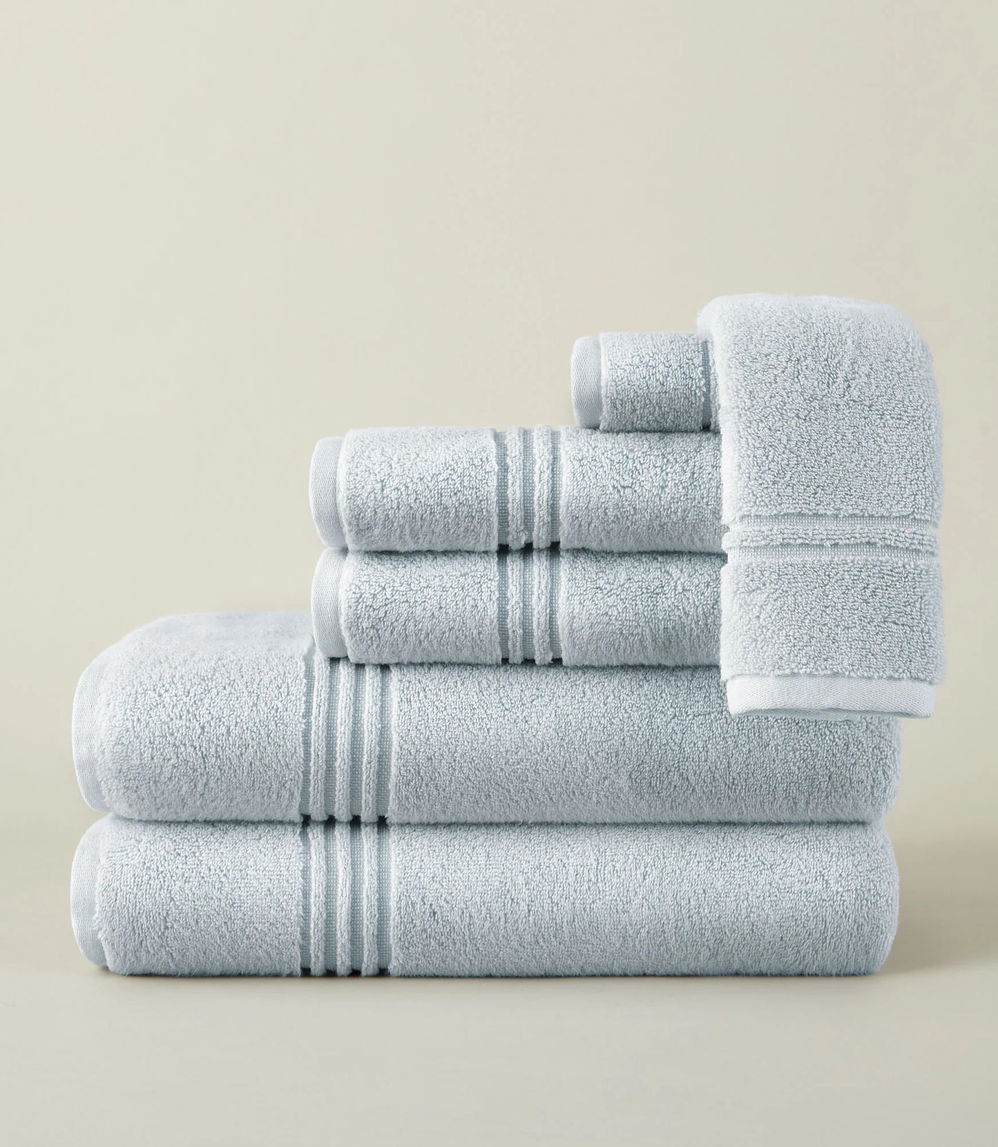 CHELSEA PLUSH BATH TOWEL