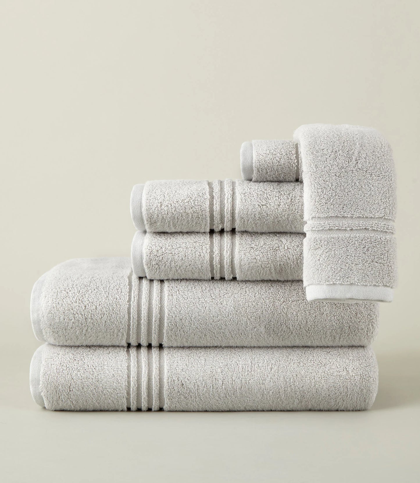 CHELSEA PLUSH BATH TOWEL