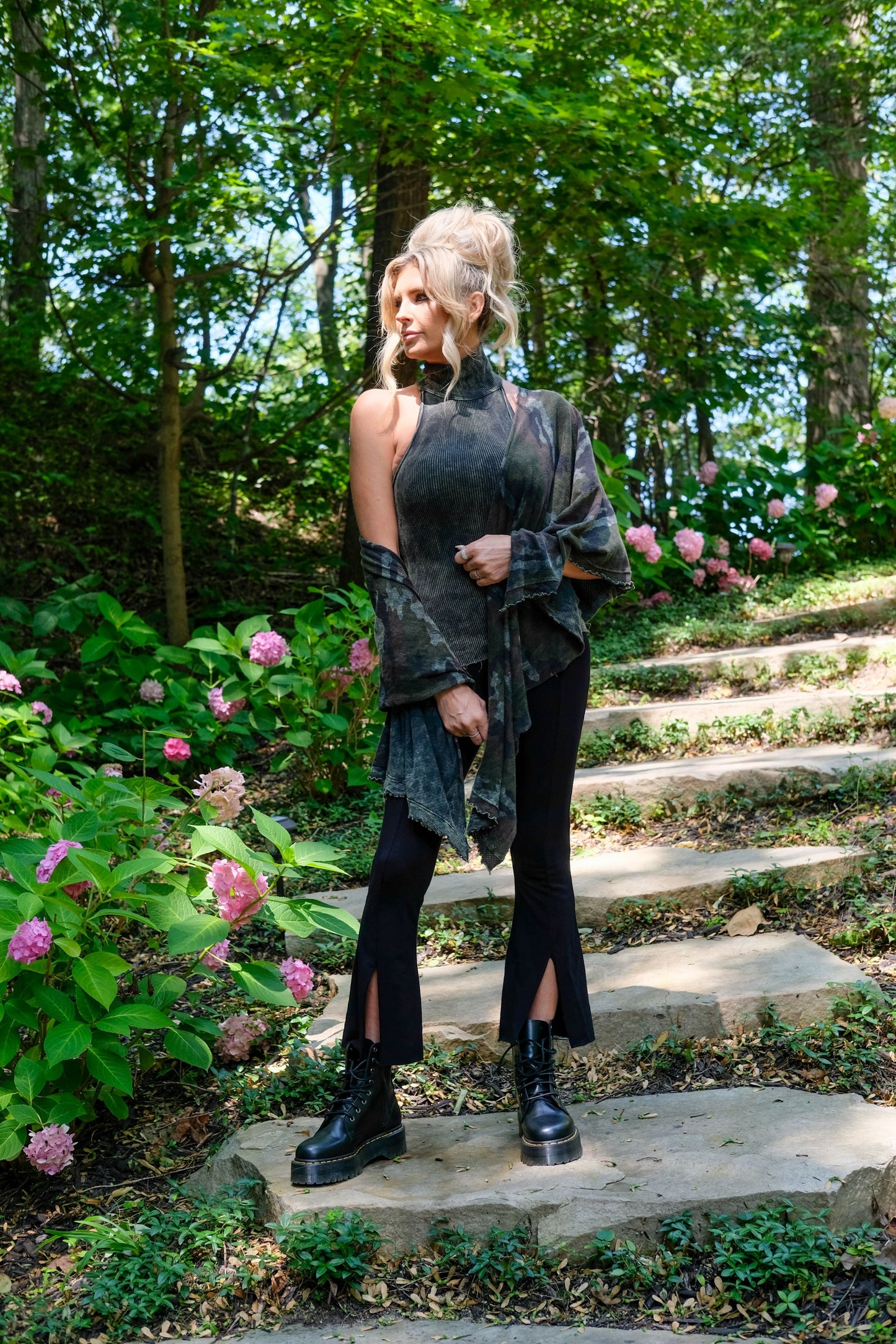 SLEEVELESS TURTLENECK - VINTAGE ARMY