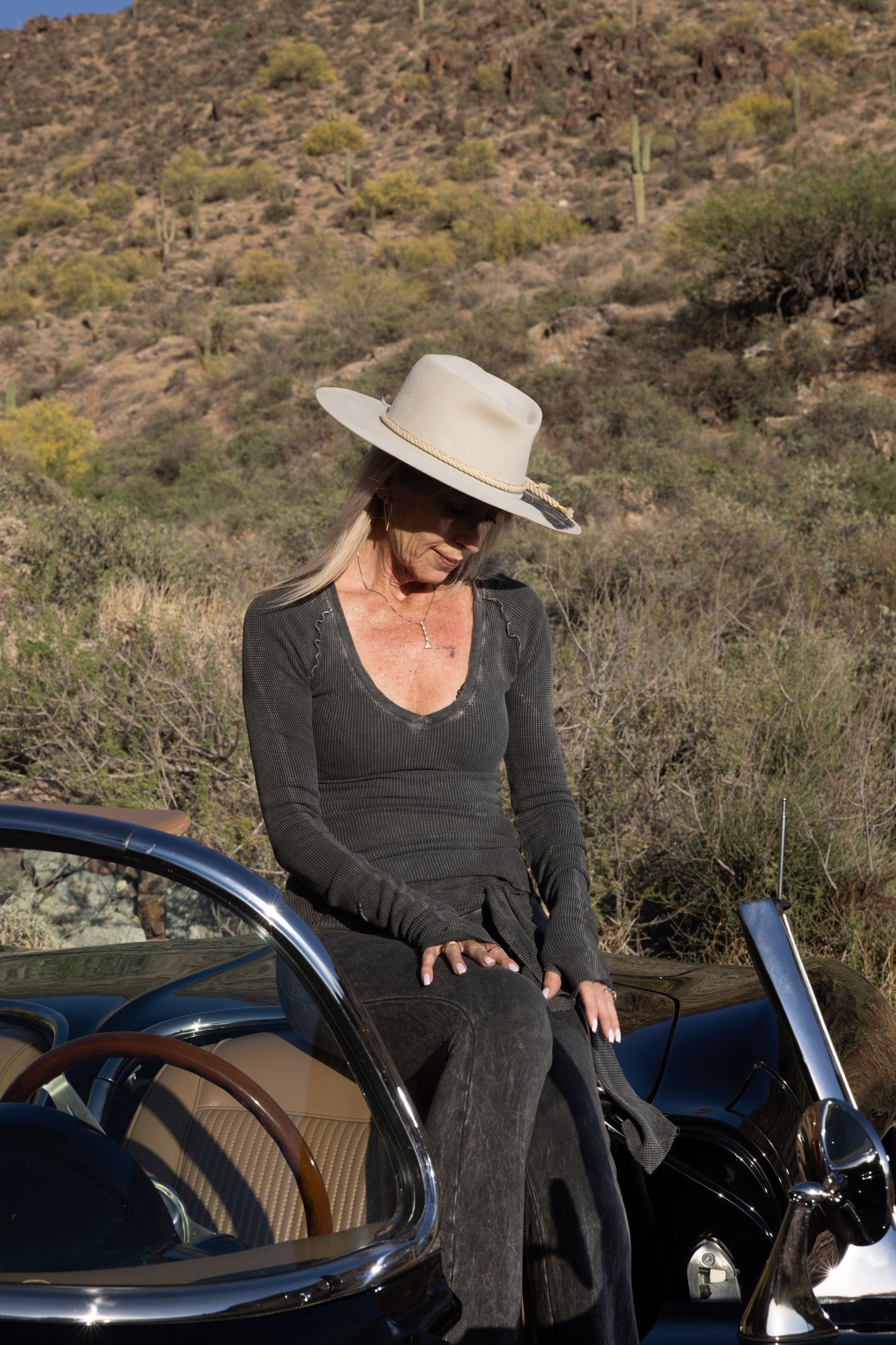 THERMAL THUMBHOLE V-NECK TEE - VINTAGE ARMY