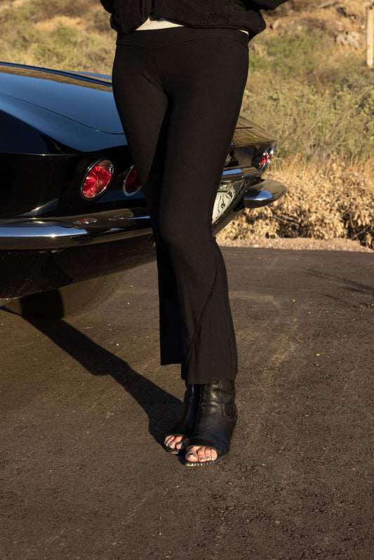 CROP FLEECE BOOTLEG PANT - BLACK