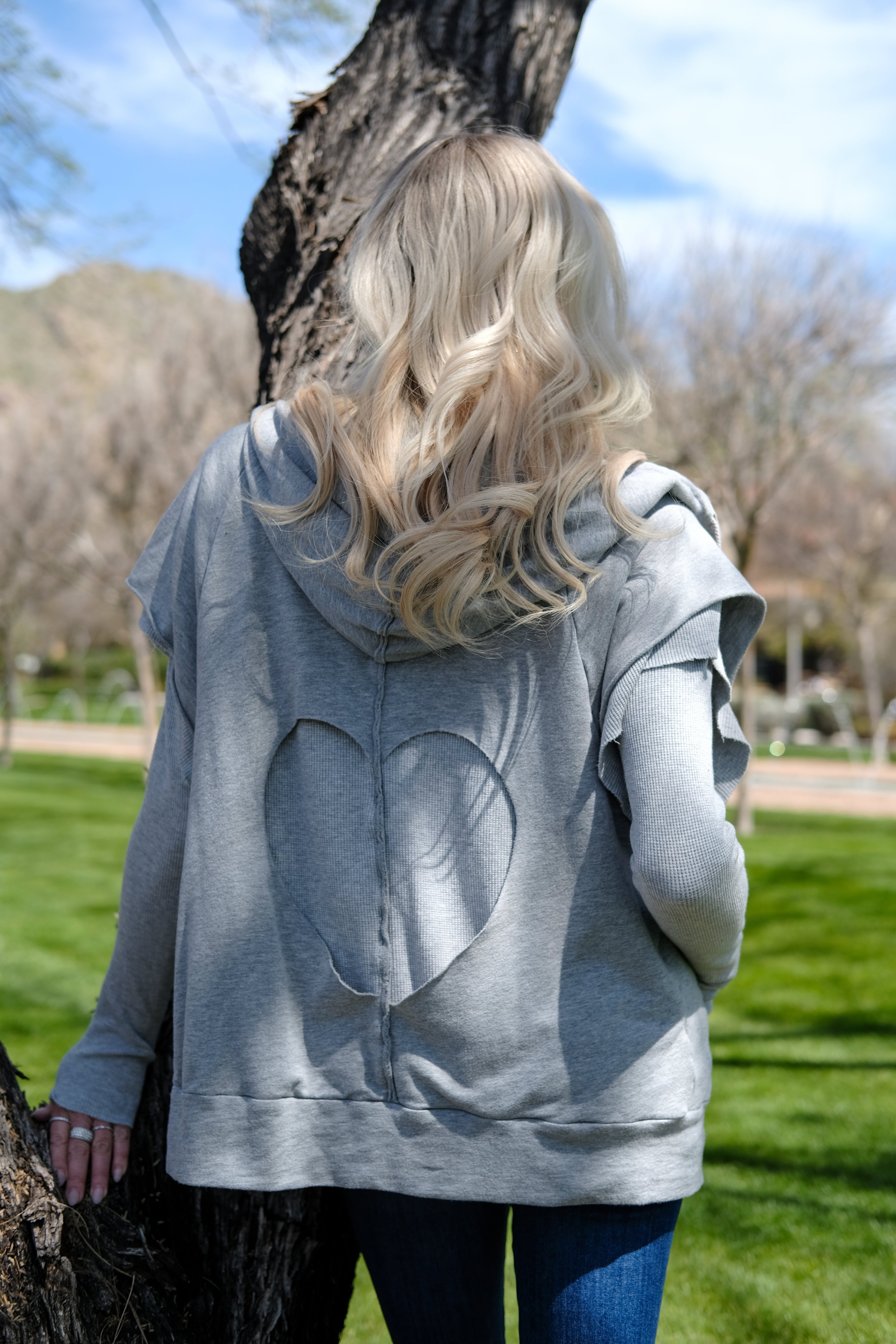 CUT OFF SWEATSHIRT W/HEART HEATHER GREY Fitigues